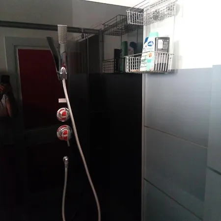 Avec Sa Salle De Bain Privative, Vieux-cognac Cognac