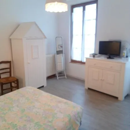 Vieux-cognac, Avec Sa Salle De Bain Privative Cognac