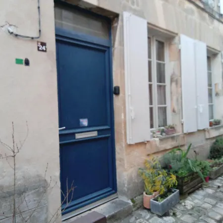 Vieux-cognac, Avec Sa Salle De Bain Privative *