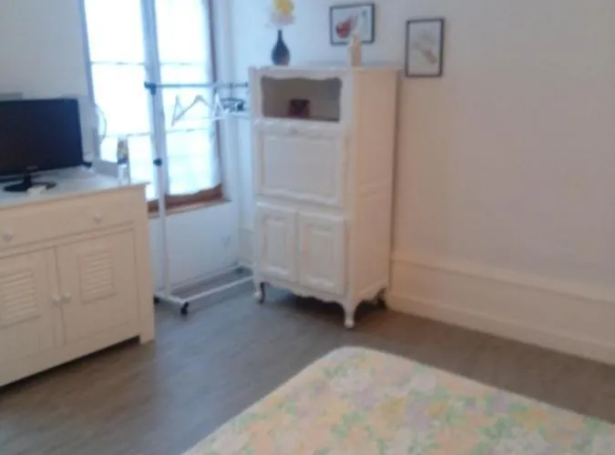 Avec Sa Salle De Bain Privative, Vieux-cognac